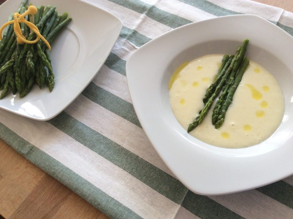 Aspergesoep van aspergeschillen
