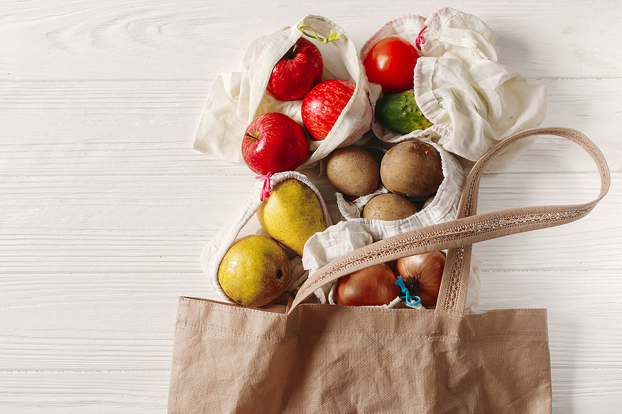 boodschappentas met appels, peren en kiwi's