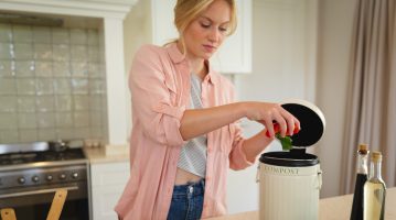 vrouw in keuken